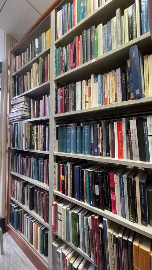 夏德安教授向簡帛研究中心捐贈圖書，助力學(xué)術(shù)資源共享